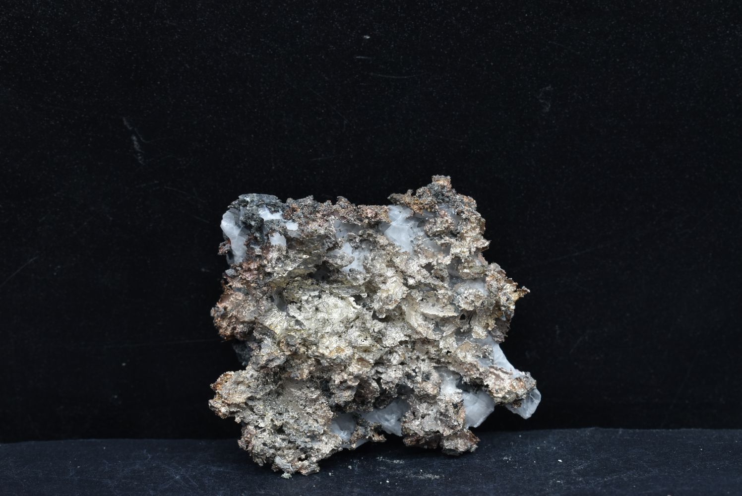 Dyscrasite on Calcite