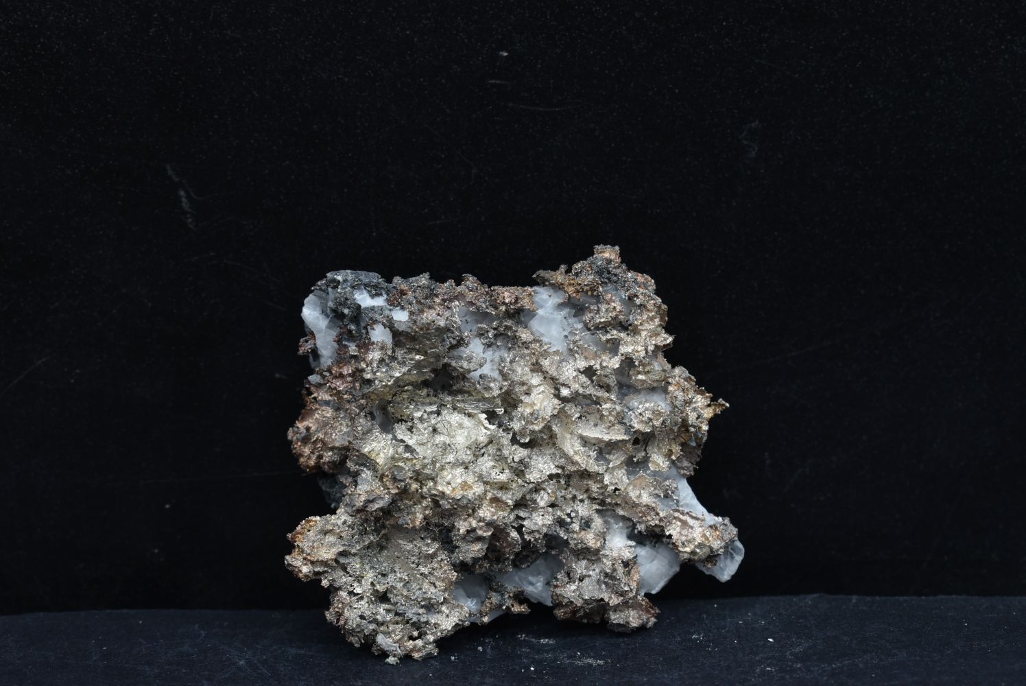 Dyscrasite on Calcite