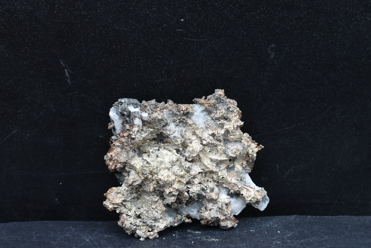 Dyscrasite on Calcite