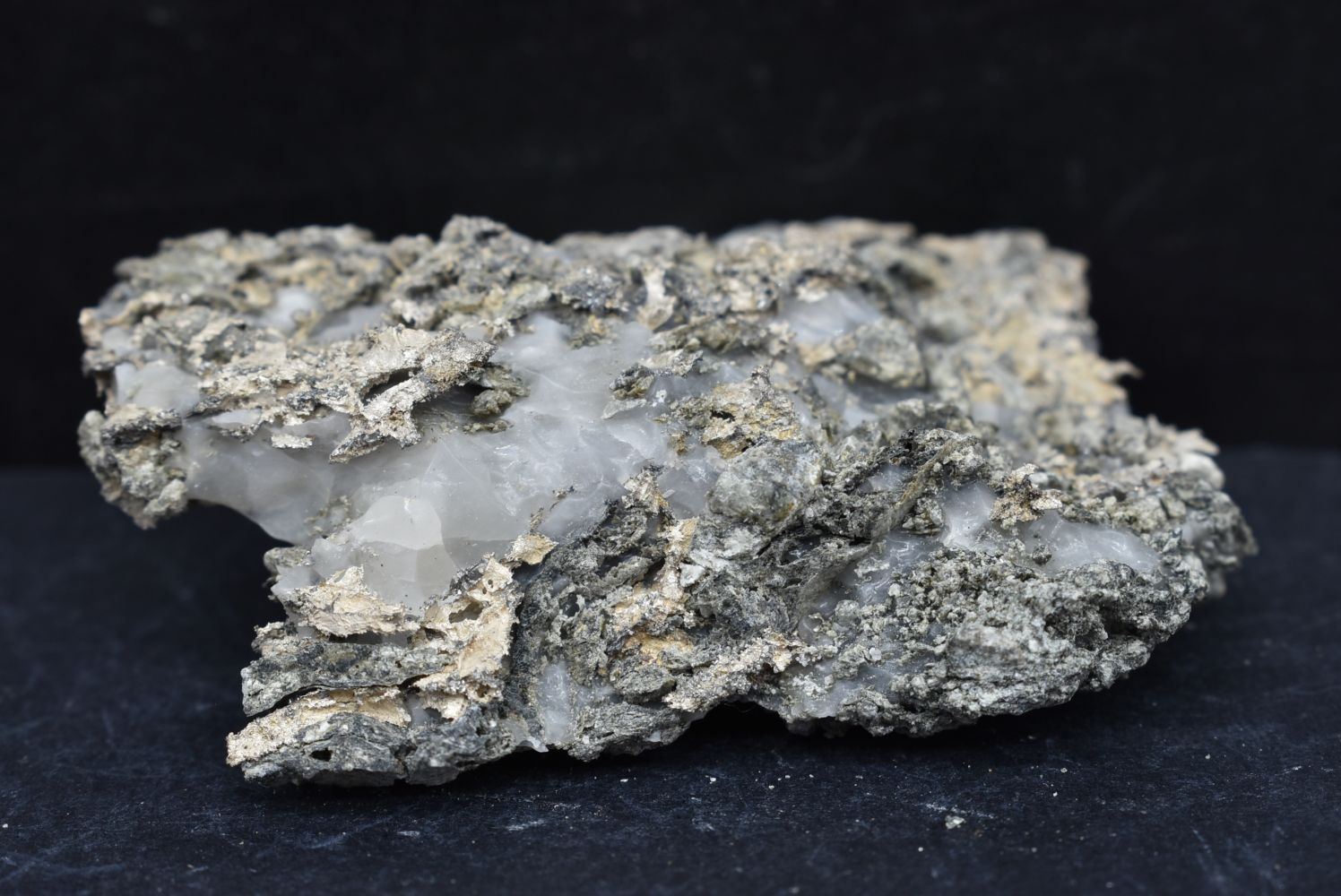 Dyscrasite on Calcite