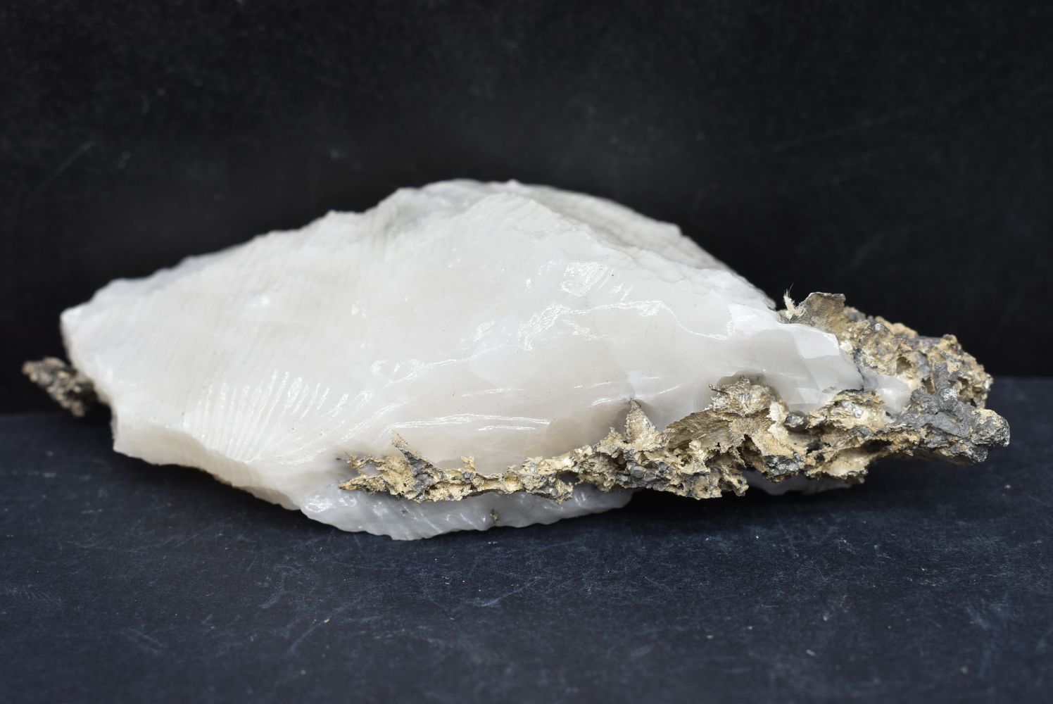 Dyscrasite on Calcite