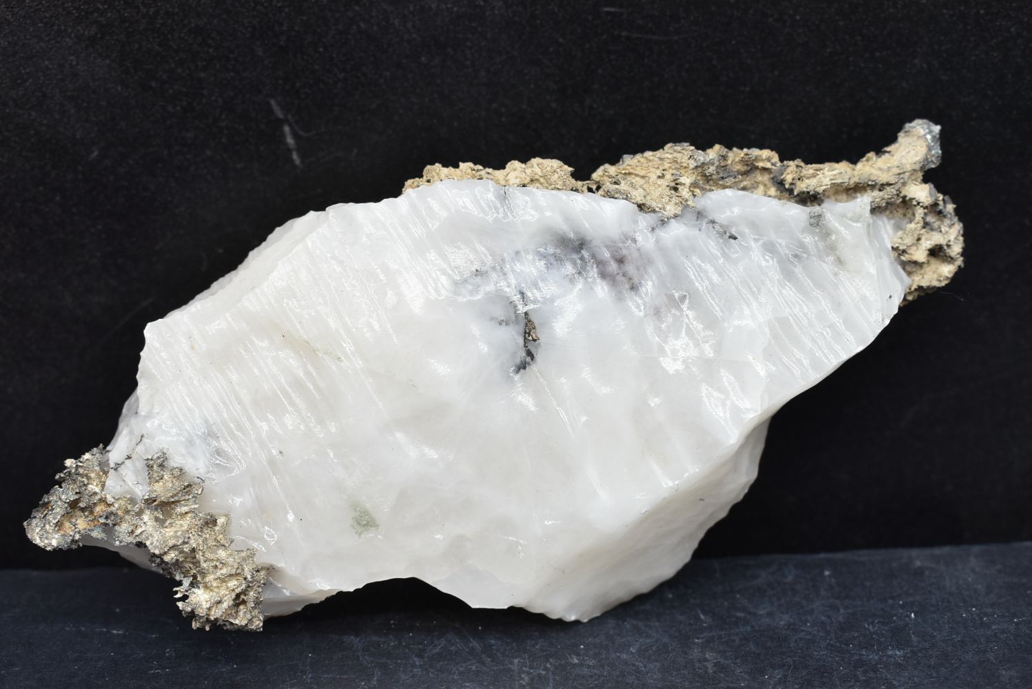 Dyscrasite on Calcite