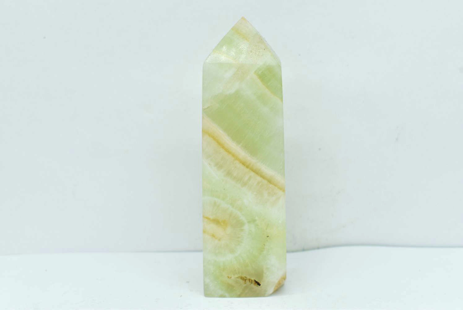 Obelisco di Calcite Pistacchio 9.2 cm