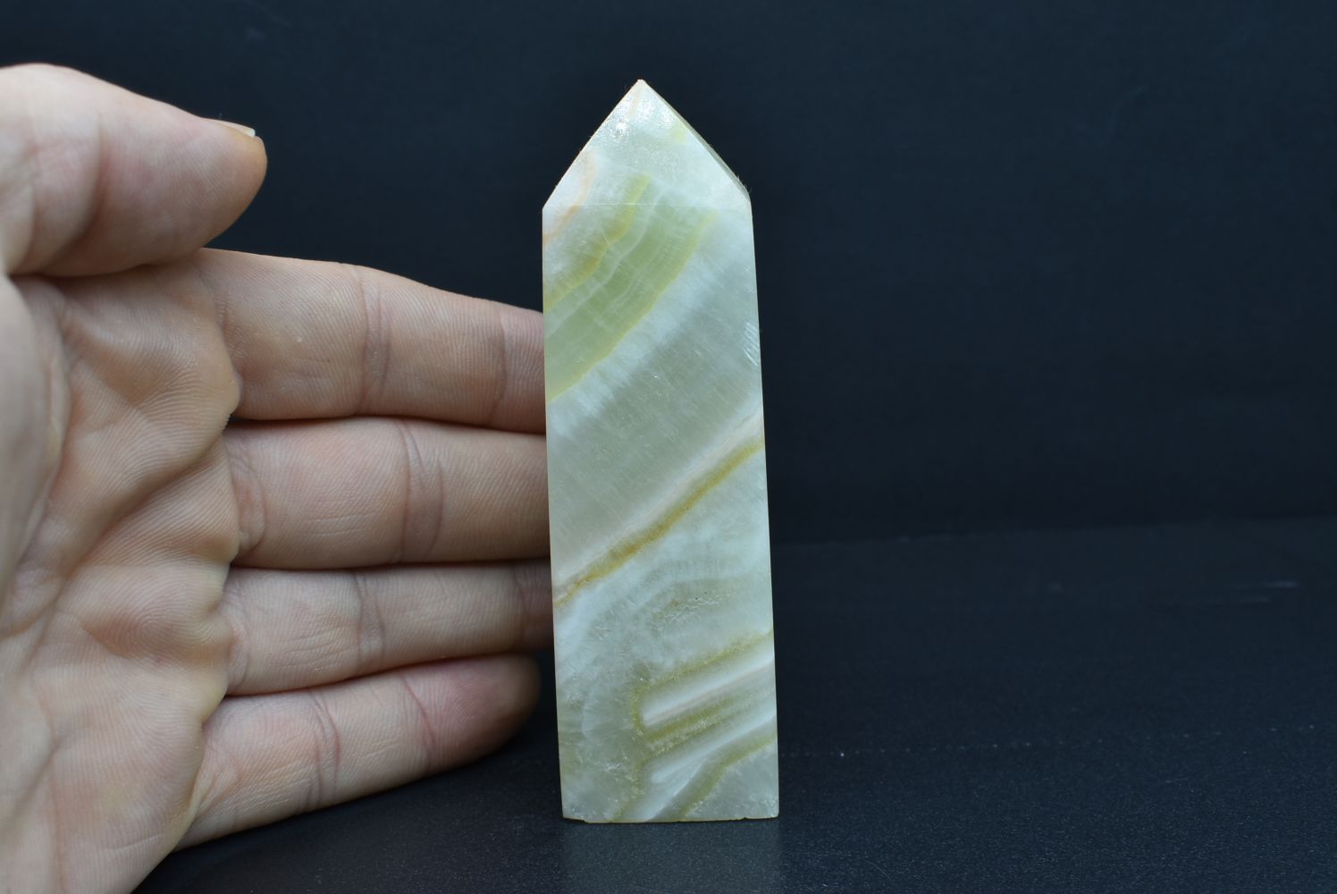 Obelisco di Calcite Pistacchio 9.2 cm