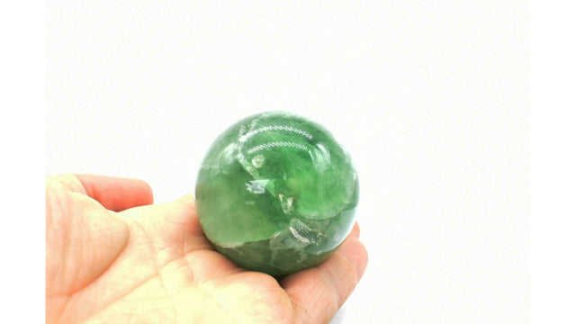 Sfera di Fluorite Verde 5.4-5.6 cm