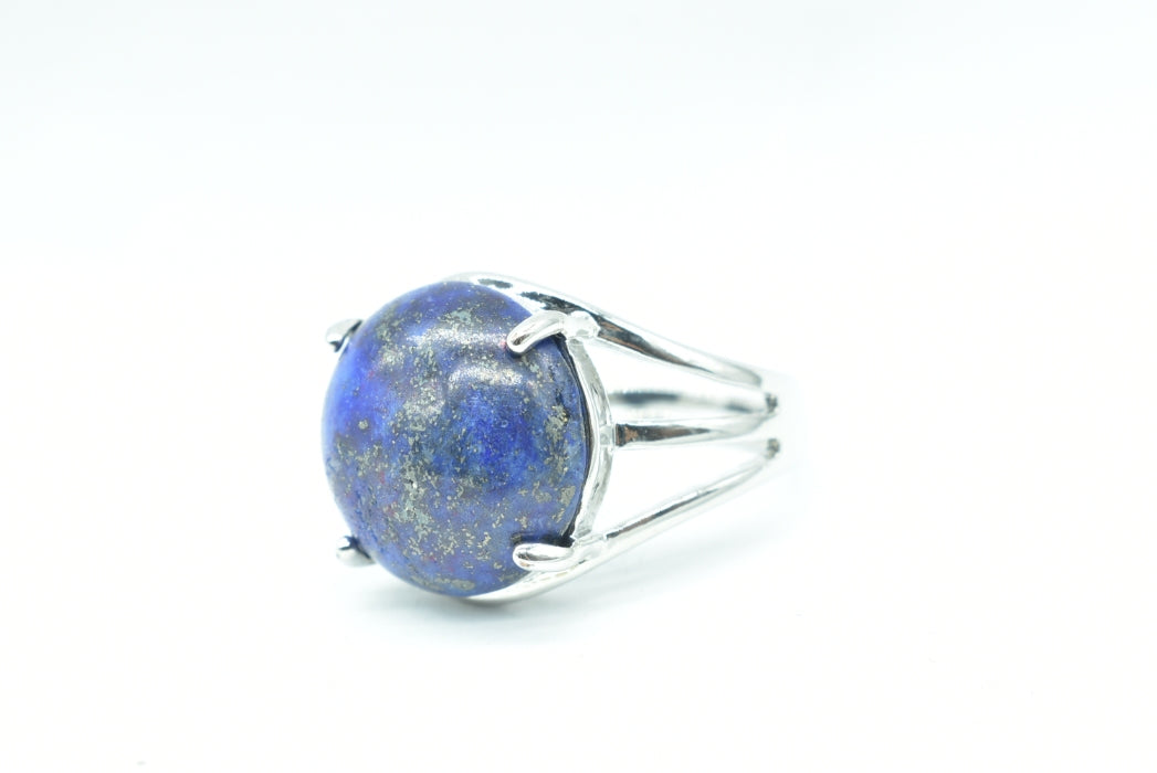 Ring with adjustable polished lapis lazuli