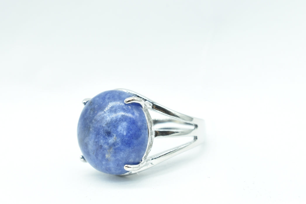 Ring with adjustable polished Sodalite