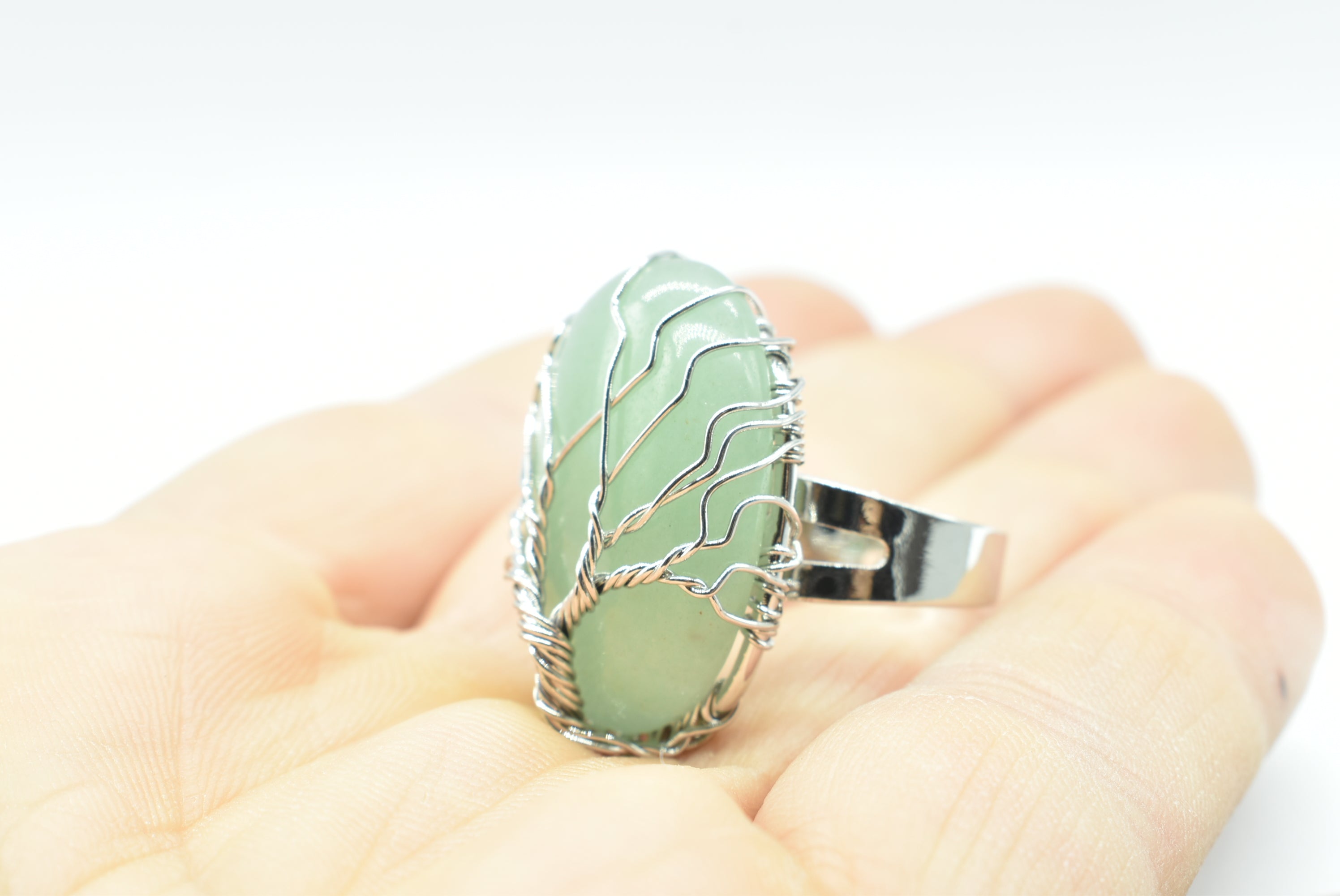 Ring with Oval Gem of Aventurine in platinum colored brass wire Adjustable
