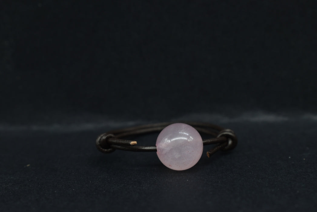 Anello perlina di Quarzo Rosa in cuoio di vaccchetta