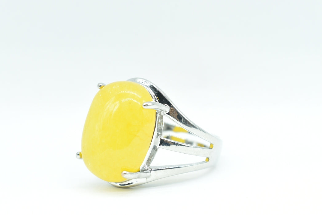 Ring with Oval Yellow Agate Stone