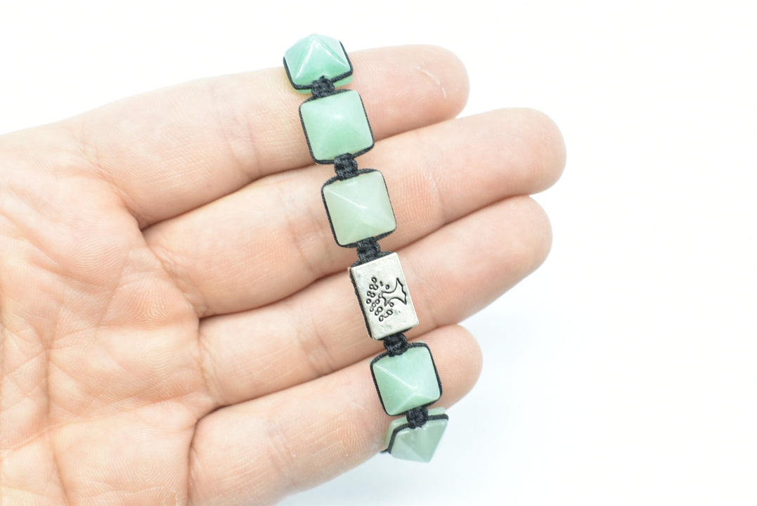 Aventurine bracelet with pyramidal gems and Adjustable Nilon thread