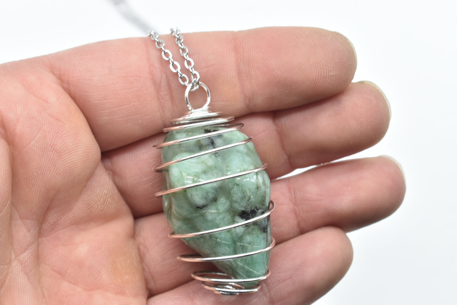 Emerald stone pendant