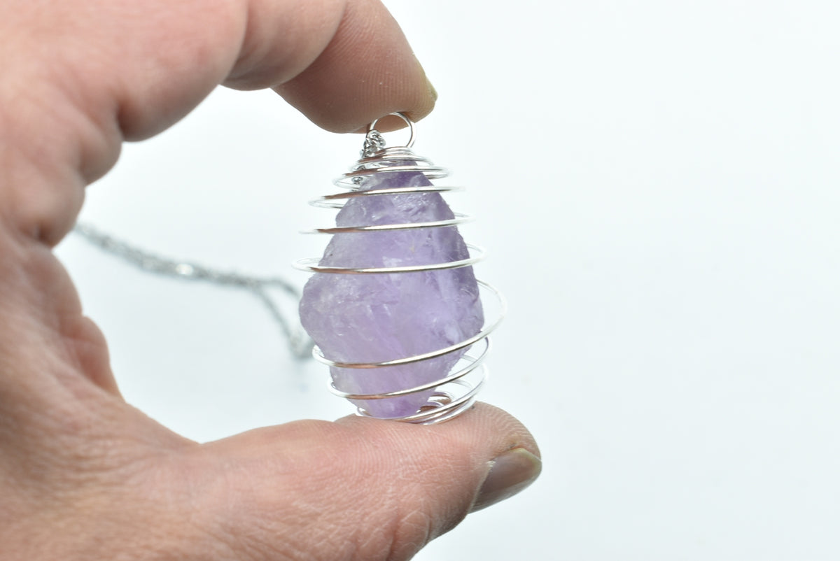 Collana Con Ciondolo In Ametista Naturale Grezza - Catena Dorata 55 Cm - Gioiello Energetico In Pietra Vera