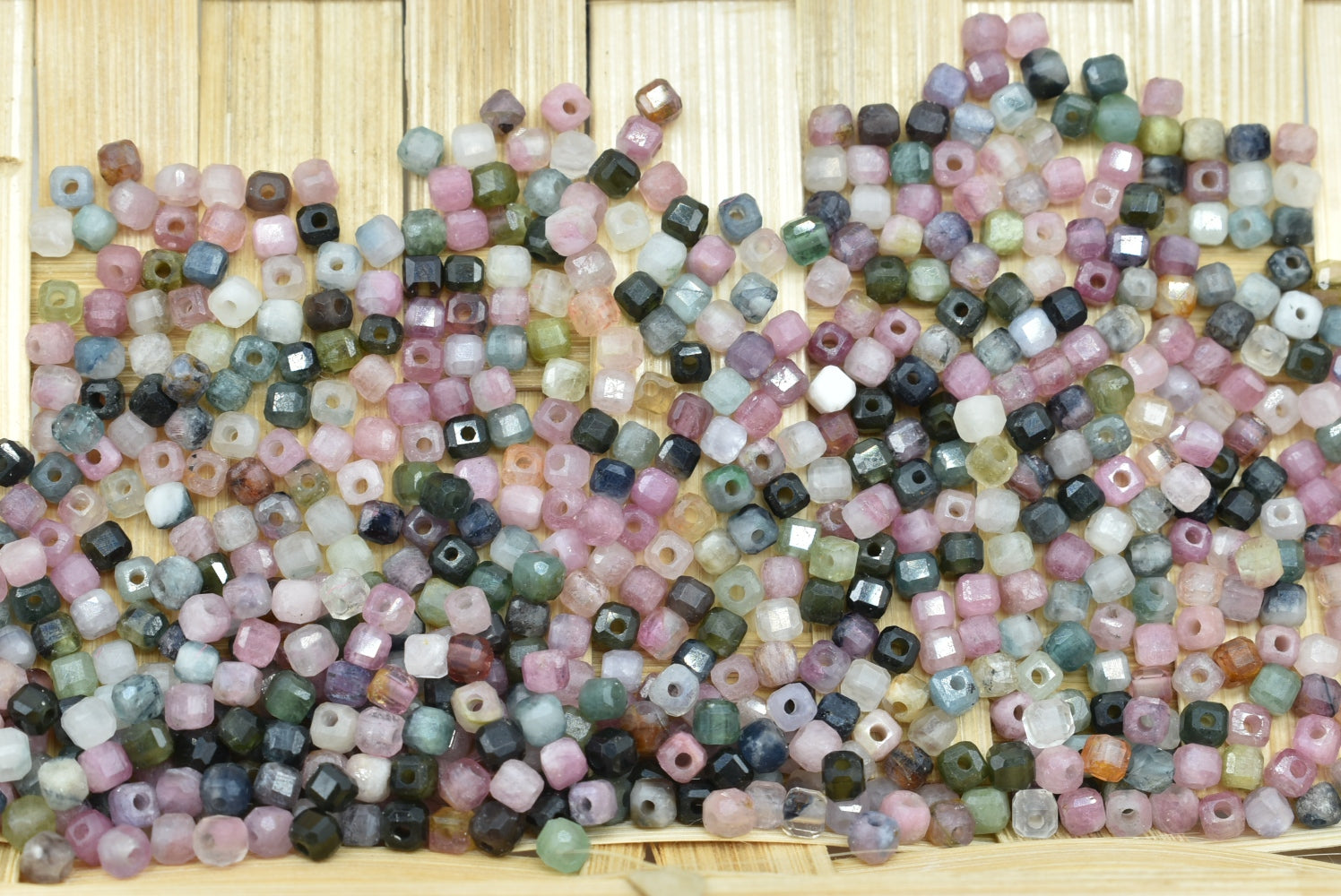 Perline di Tormalina 0.8-0.85 mm Forate - 5 Perline