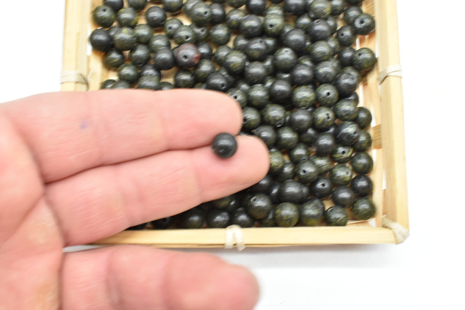 Serpentinite Beads 8-8.5 mm Perforated - 10 Beads