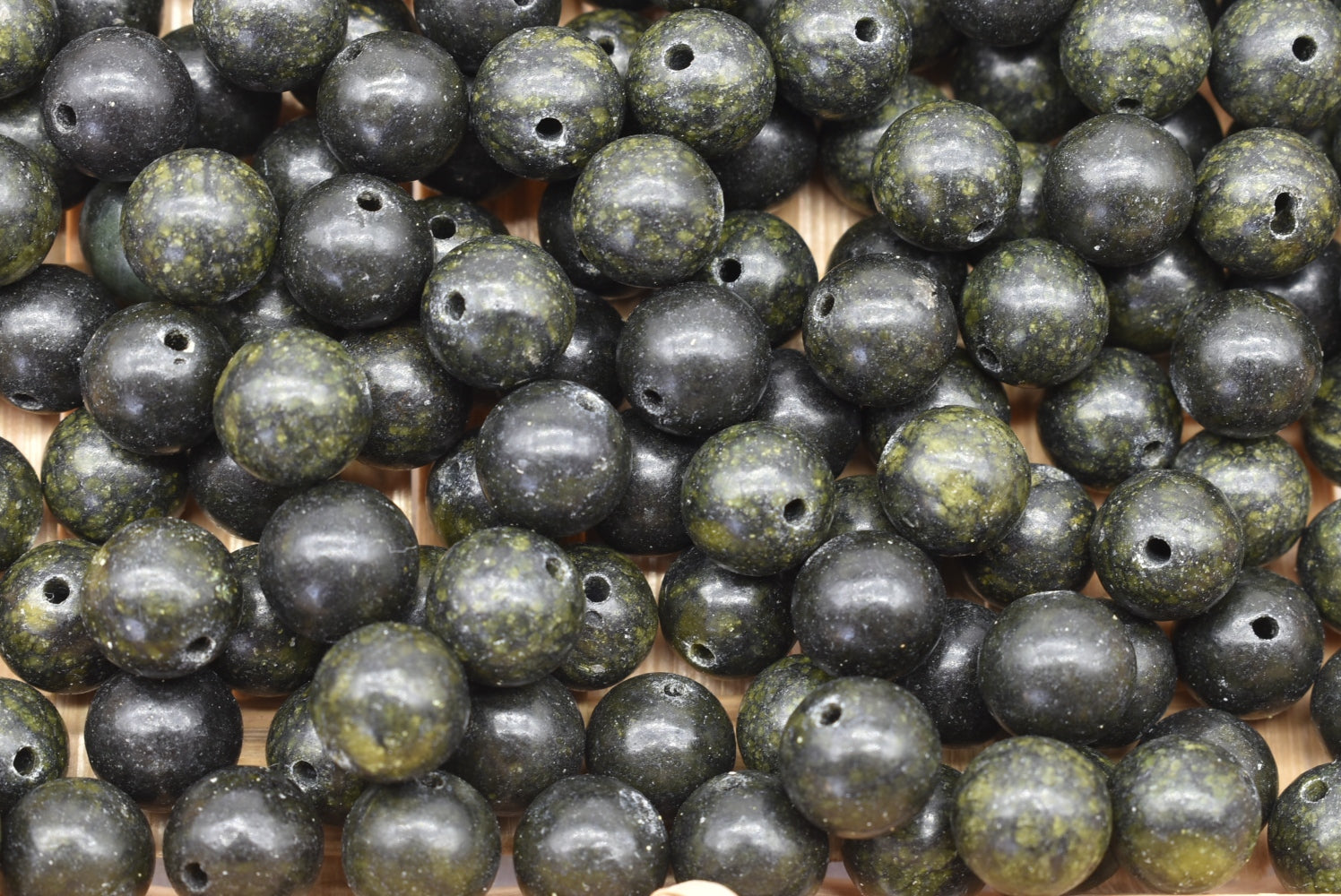 Serpentinite Beads 8-8.5 mm Perforated - 10 Beads